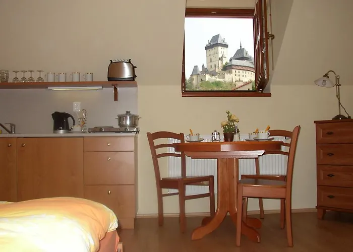 Gæstehus A Restaurace Vyhlidka Karlštejn